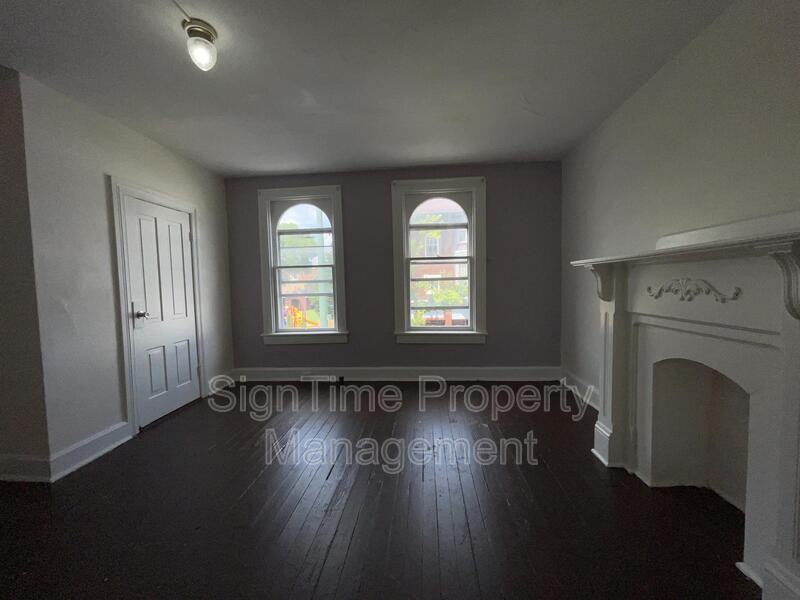 111 E Washington St - Photo 3 of 14