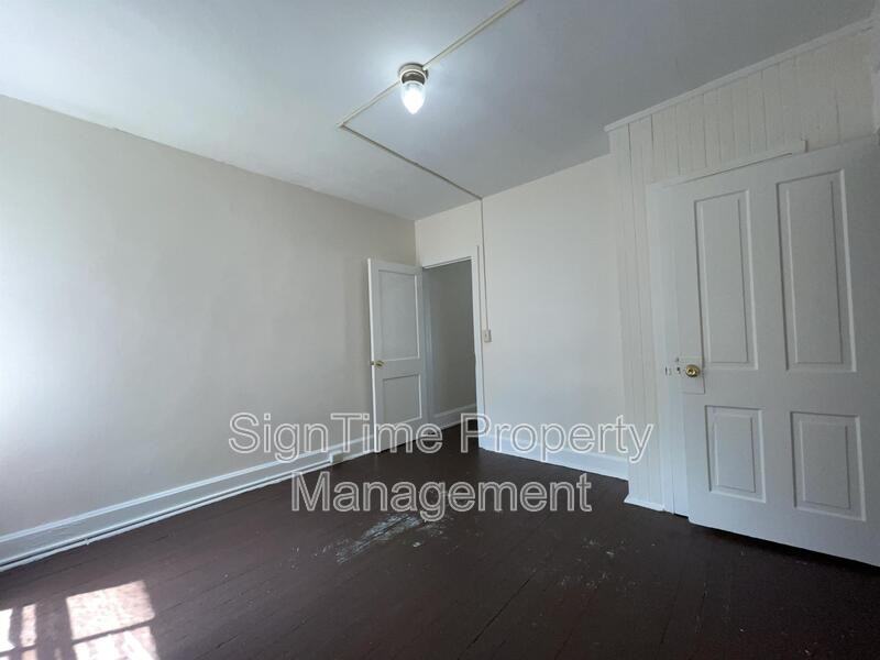 111 E Washington St - Photo 5 of 14