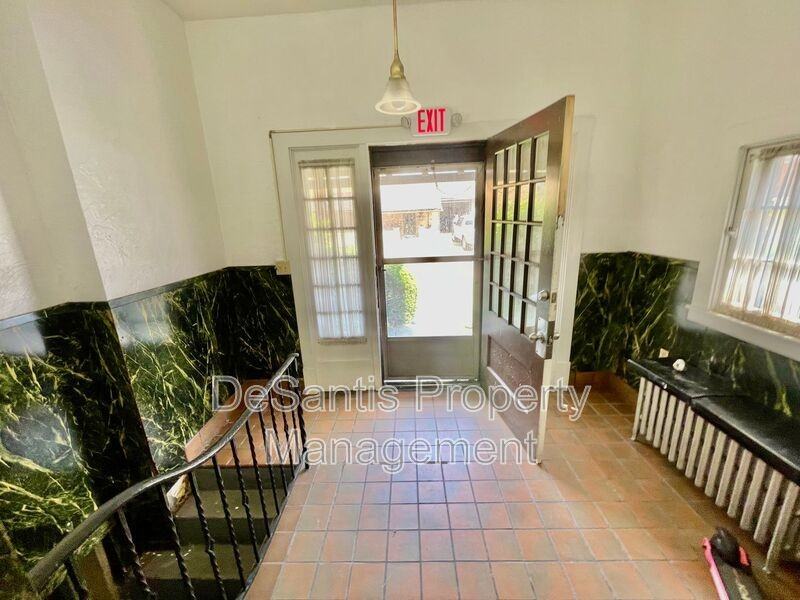 6 Emerson Ave Apt 3rd - Photo 4 of 25