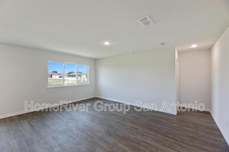 415 S San Augustine Ave - Photo 2 of 23