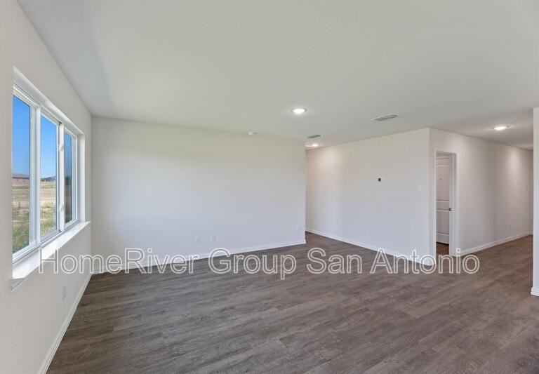 415 S San Augustine Ave - Photo 3 of 23