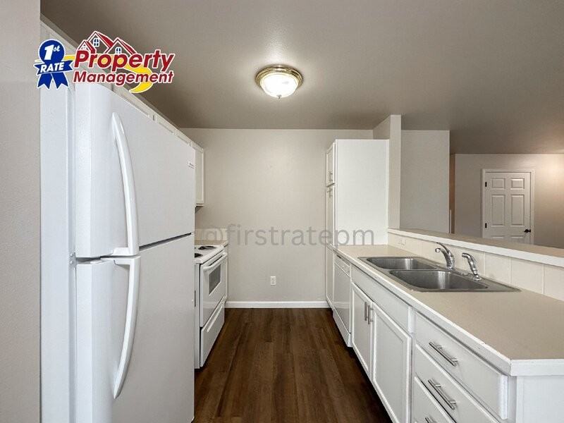 10122 W Garverdale Ln #202 - Photo 5 of 22