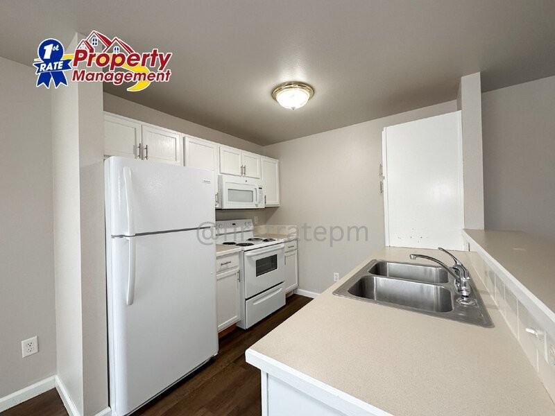 10122 W Garverdale Ln #202 - Photo 6 of 22