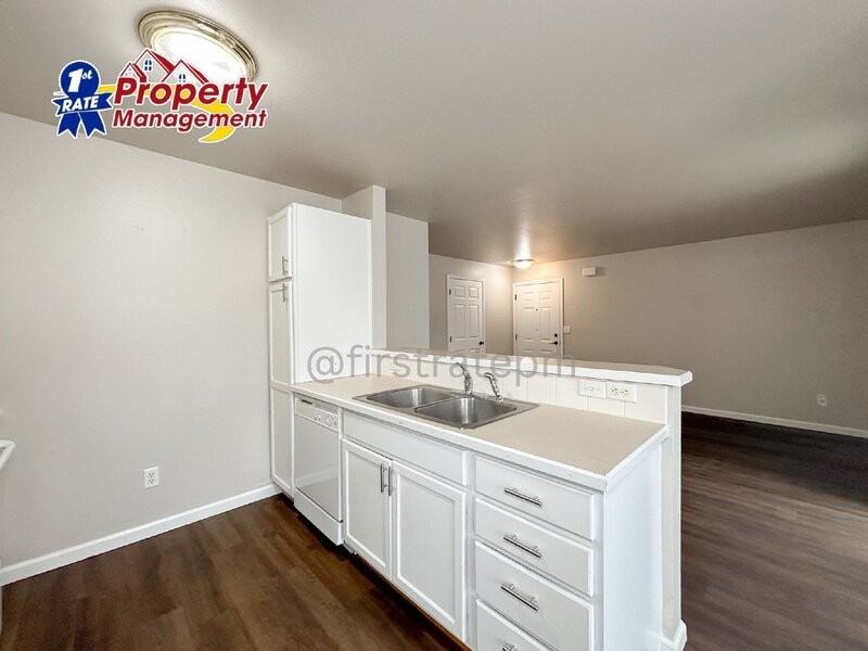 10122 W Garverdale Ln #202 - Photo 7 of 22