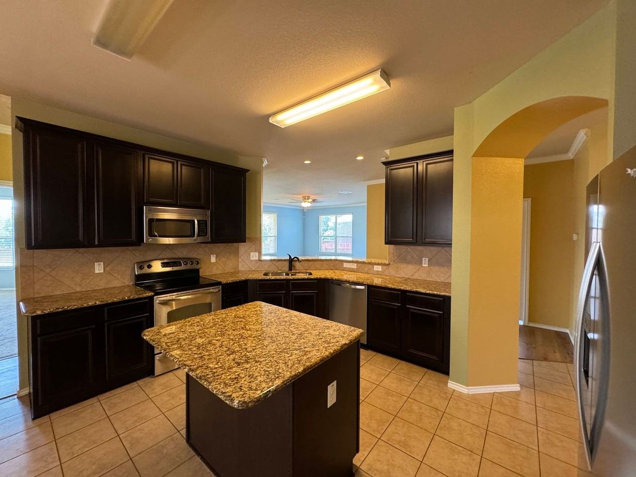 6801 Modesto Road - Photo 5 of 37