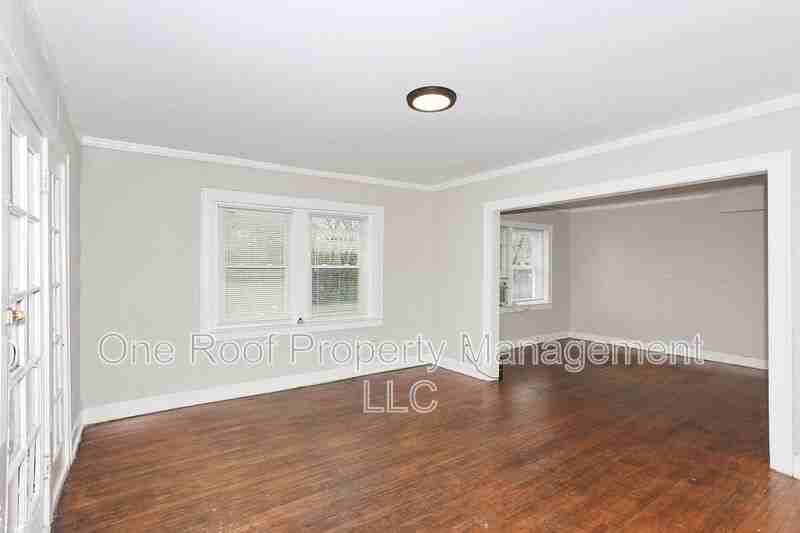 3225 E 8th St #2E - Photo 4 of 18