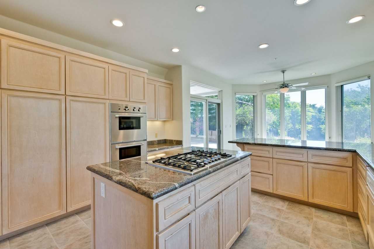 10133 Hillcrest Rd - Photo 2 of 50