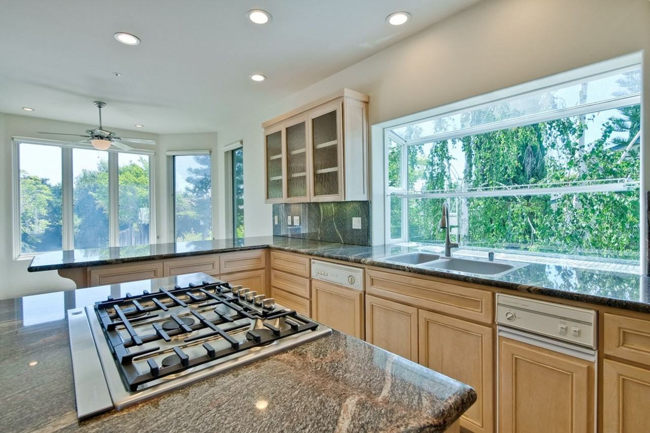 10133 Hillcrest Rd - Photo 3 of 50