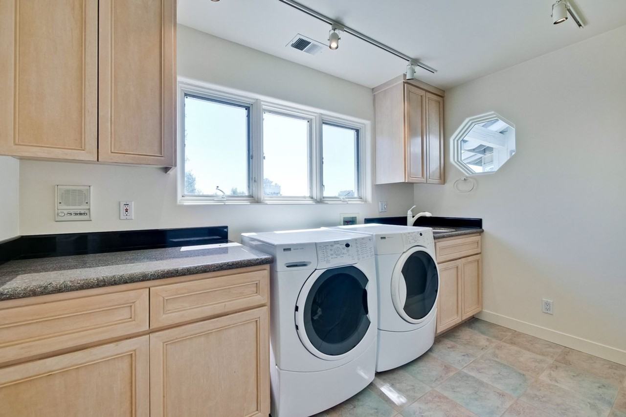10133 Hillcrest Rd - Photo 5 of 50