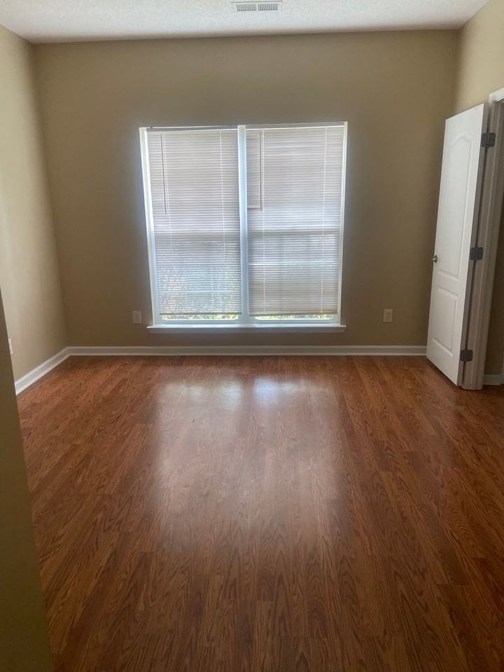 3945 Amanda Ct - Photo 4 of 11