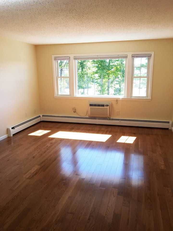 Hampton Arms - Photo 3 of 23