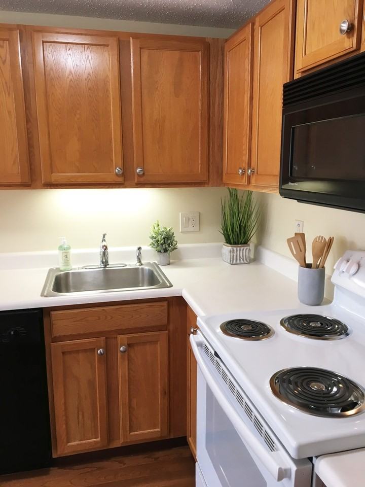 Hampton Arms - Photo 6 of 23