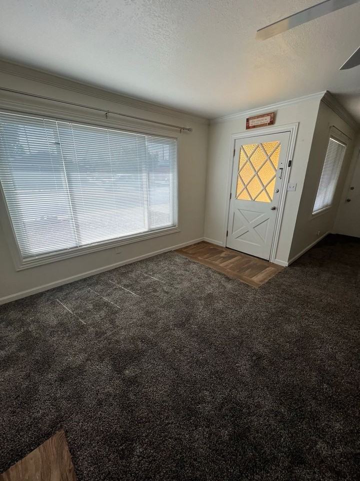 494 East Ave - Photo 5 of 29