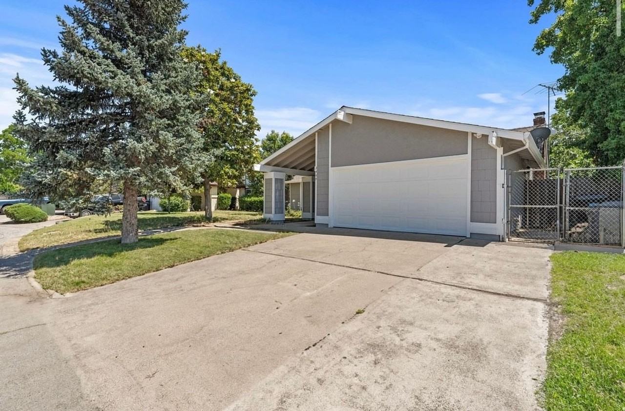 3449 Birch Tree Way - Photo 2 of 15