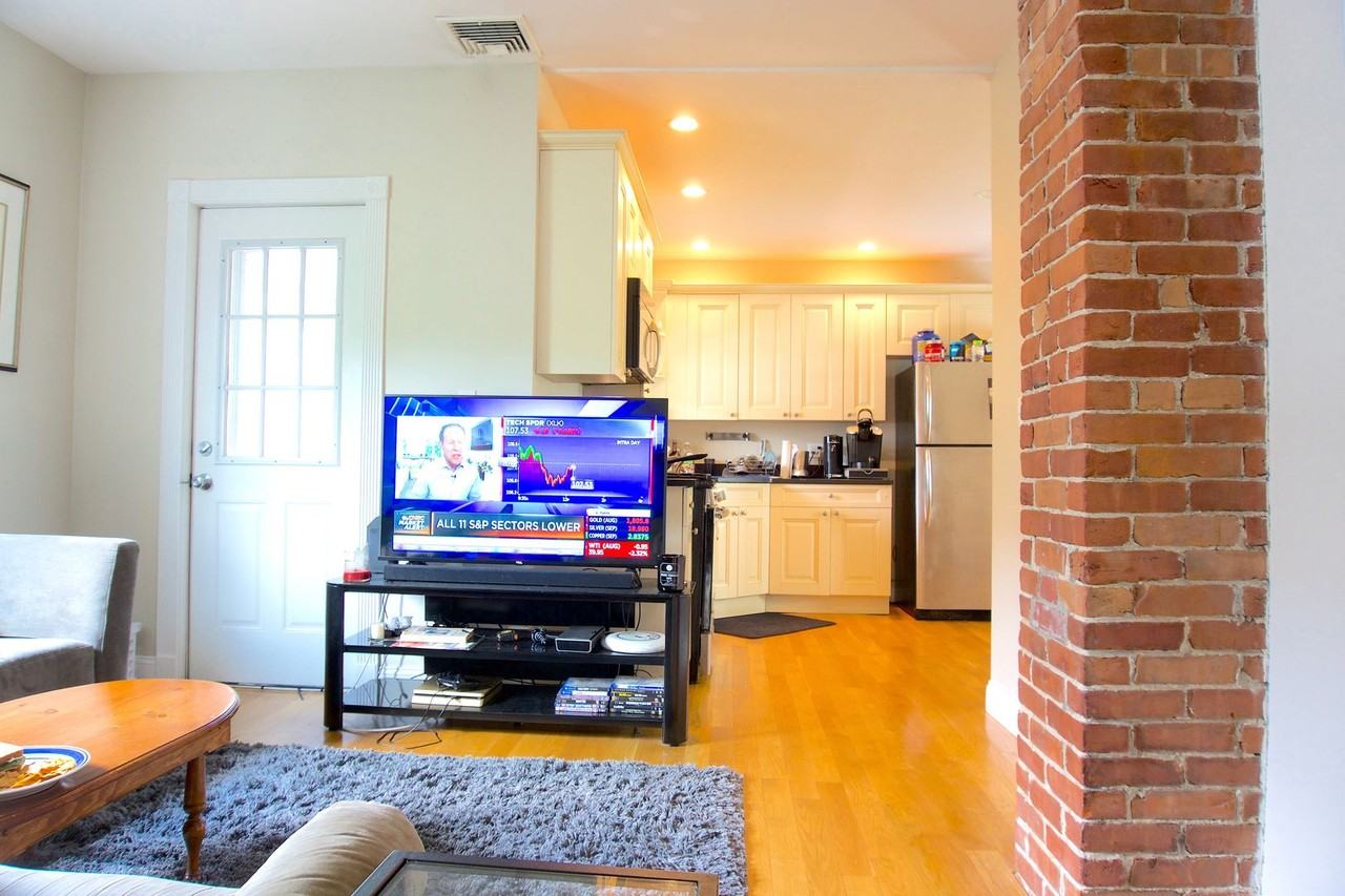 47 Newbury Street - Photo 2 of 22