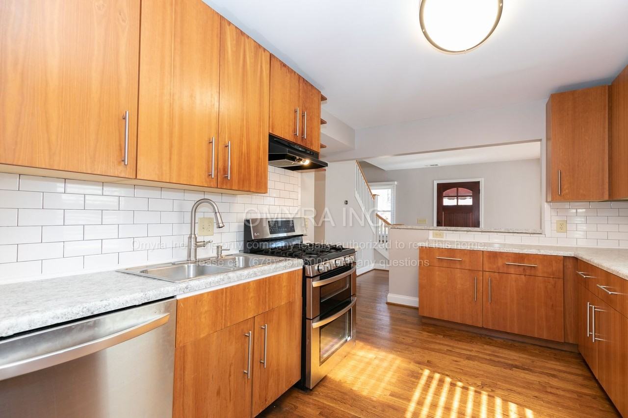 1339 Conway Rd - Photo 3 of 34