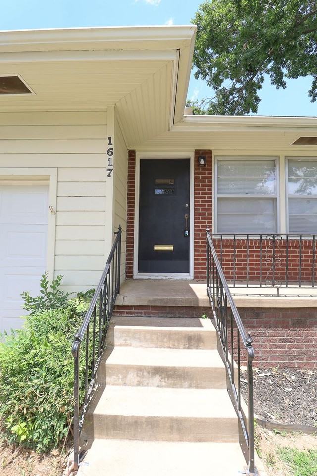 1617 E 32nd Pl - Photo 3 of 26