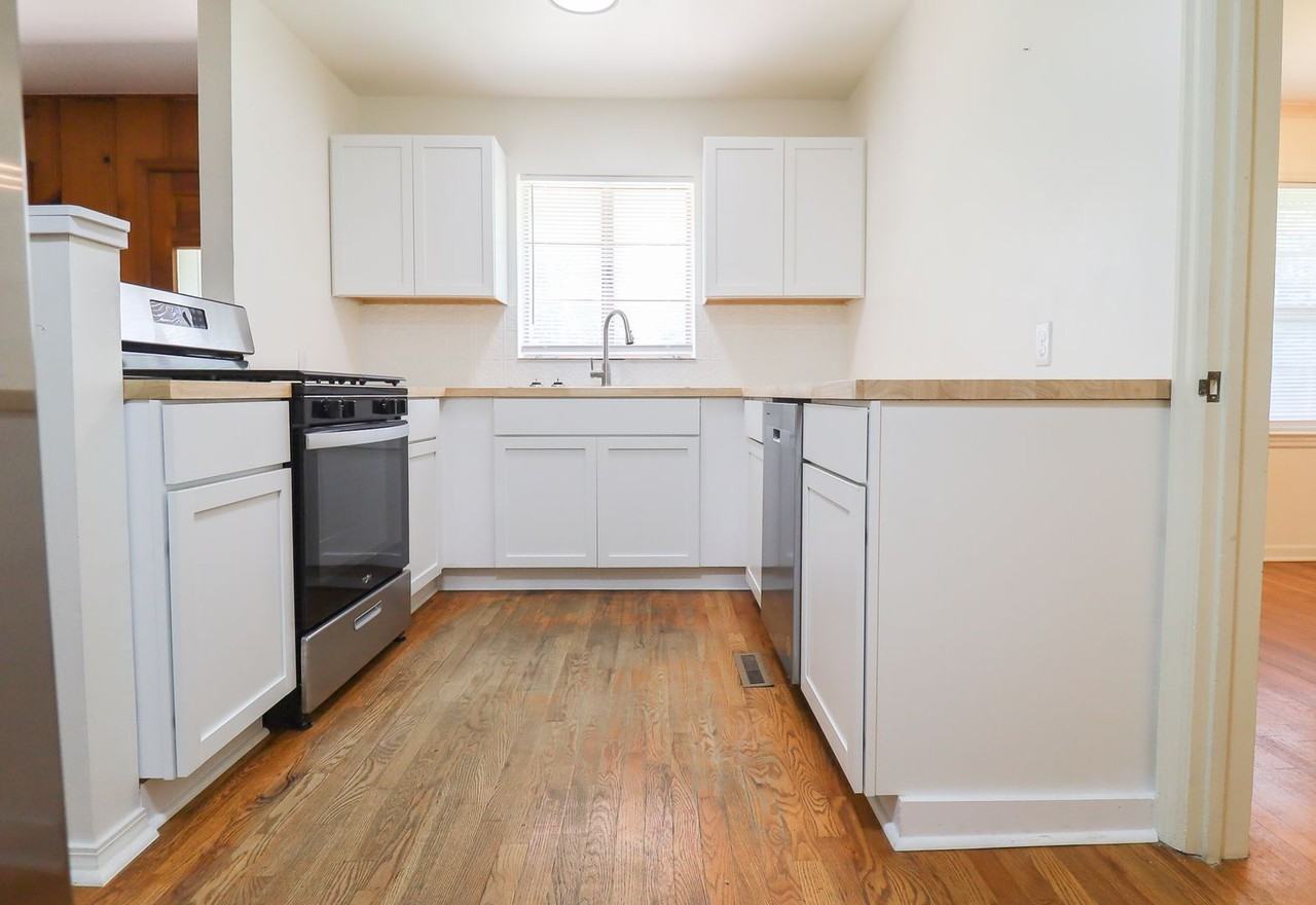 1617 E 32nd Pl - Photo 6 of 26