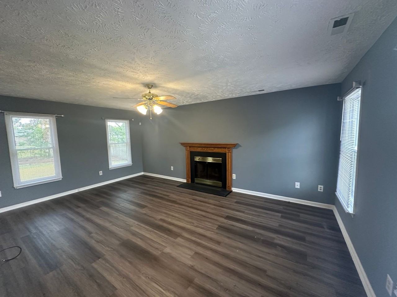 3545 Chaucer Dr - Photo 3 of 31