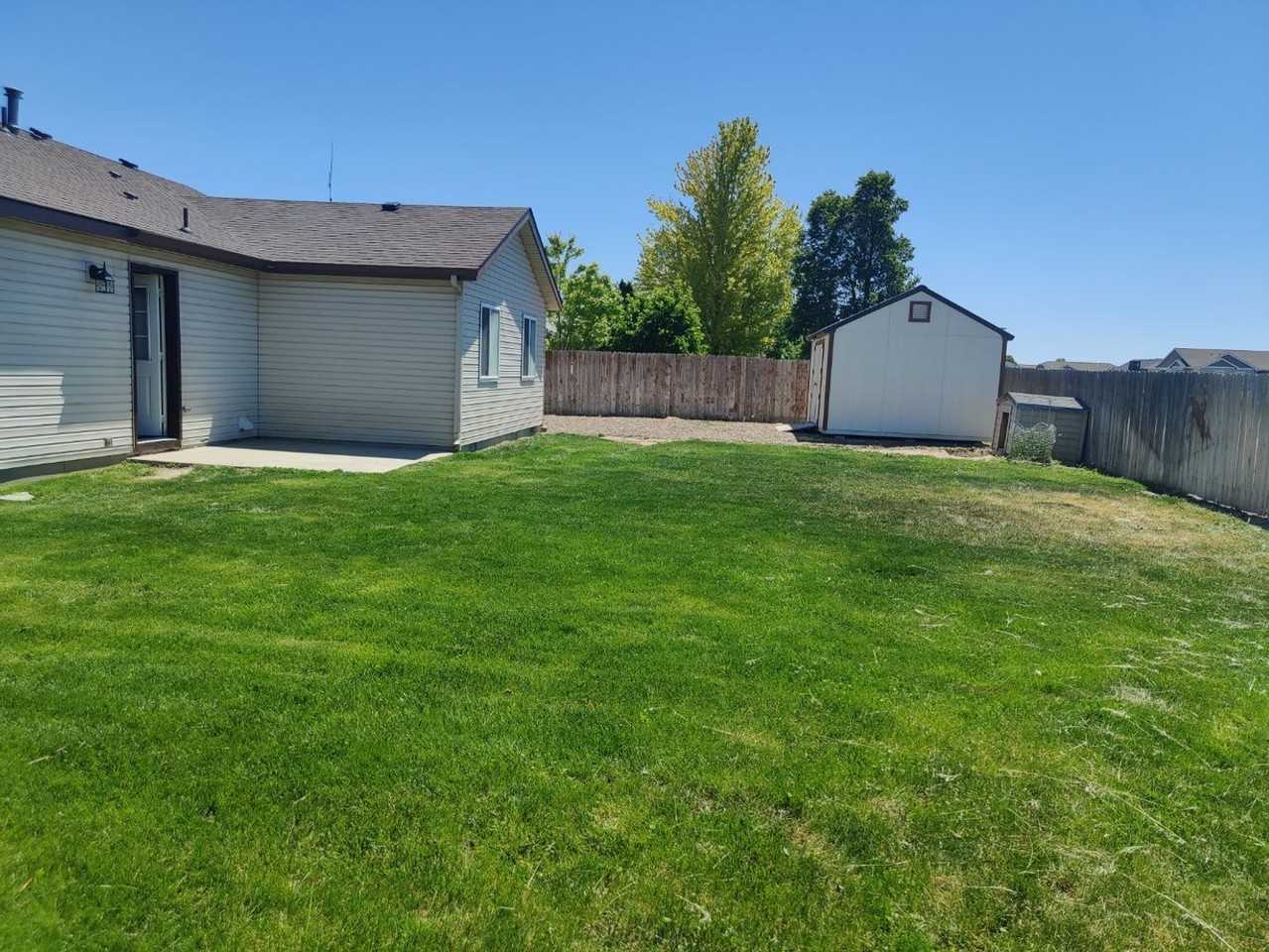 1105 Garrett St - Photo 2 of 21