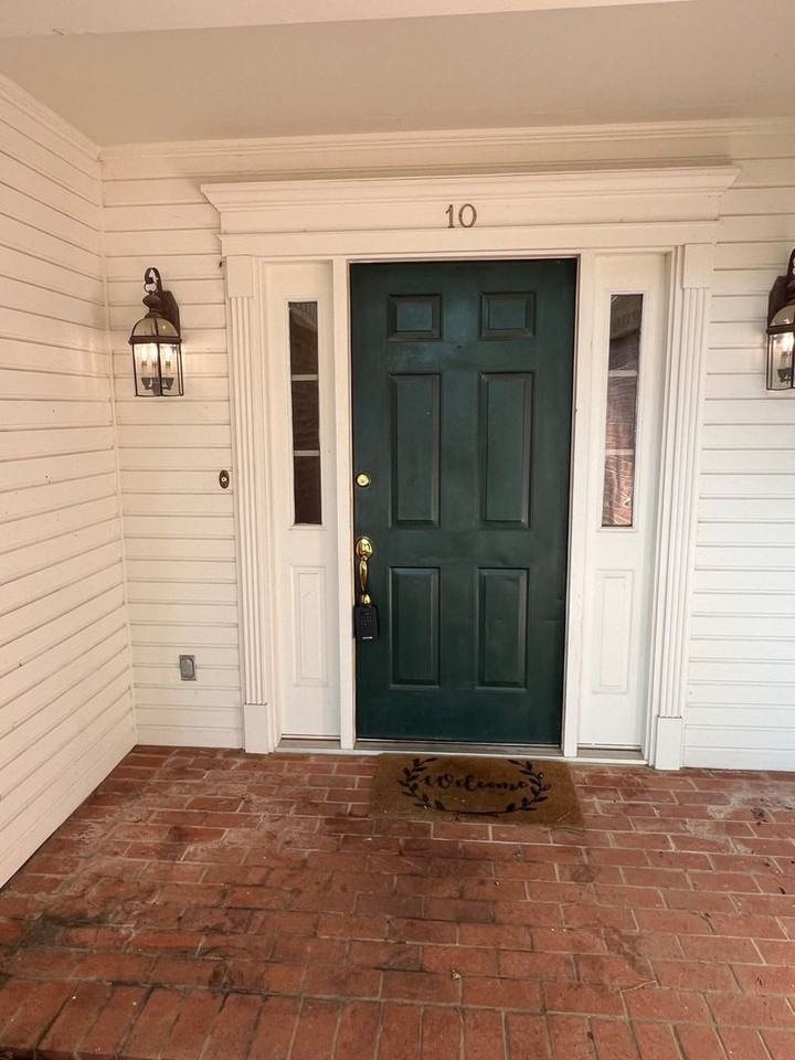 10 Foxcroft Ct - Photo 2 of 24