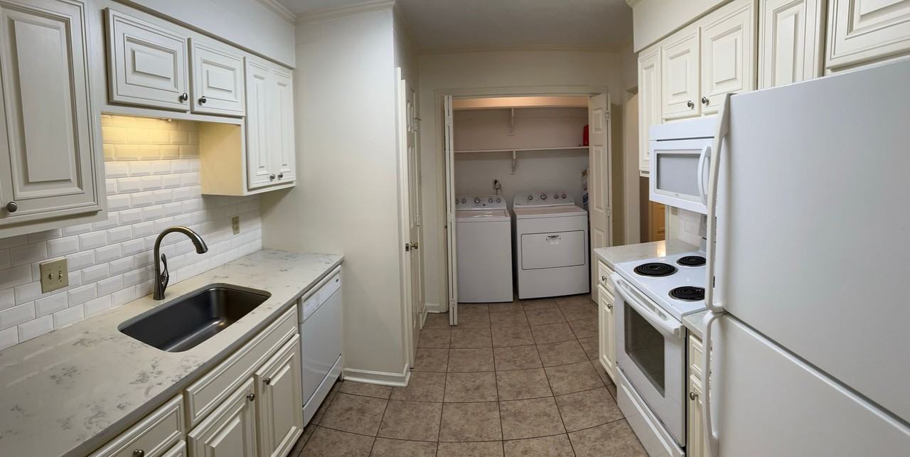 10 Foxcroft Ct - Photo 7 of 24