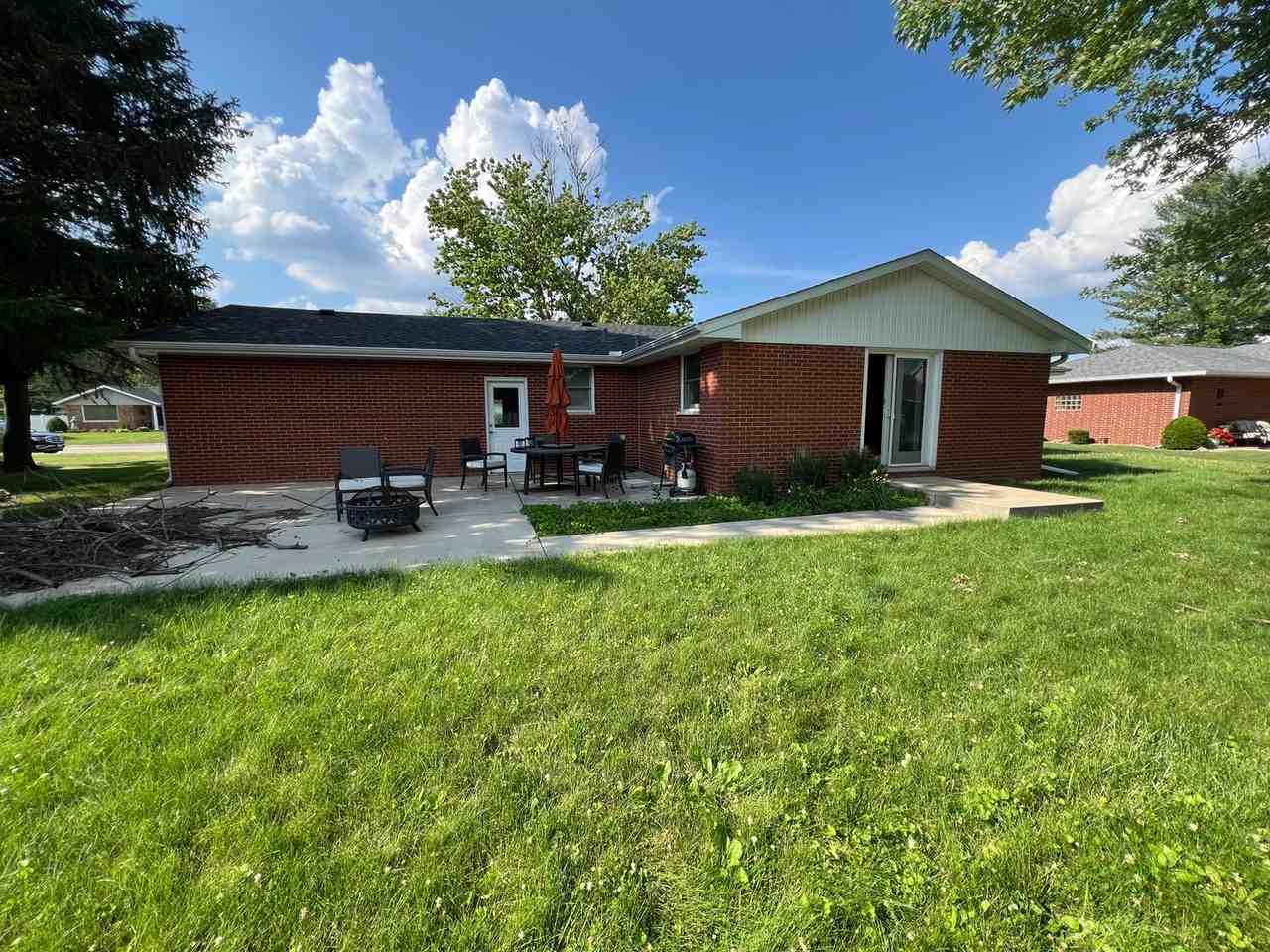 380 E Hazelwood St - Photo 2 of 11