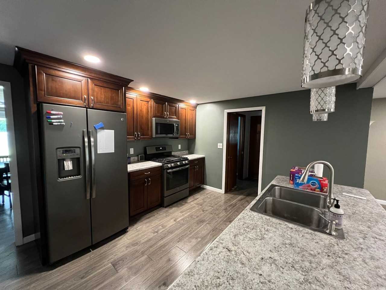380 E Hazelwood St - Photo 3 of 11
