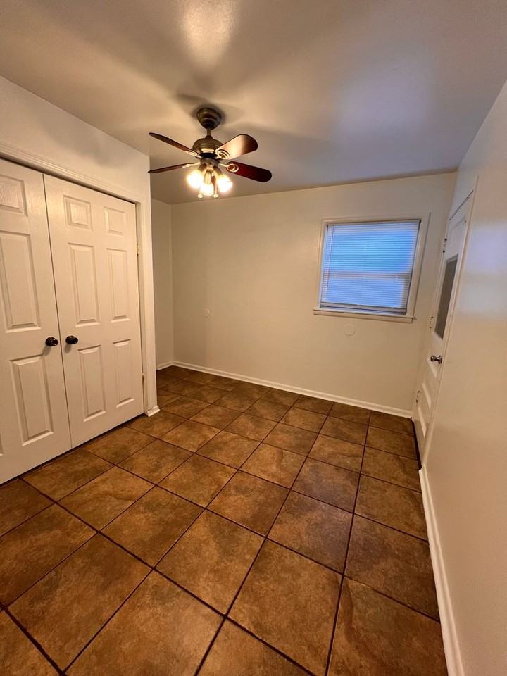 334 E 46th St - Photo 4 of 10
