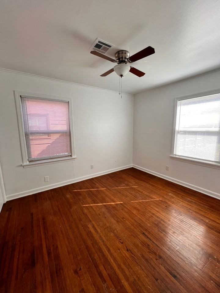 334 E 46th St - Photo 6 of 10