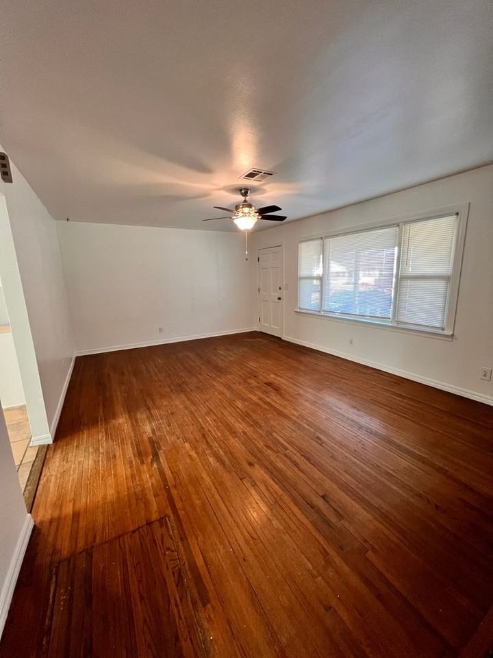 334 E 46th St - Photo 3 of 10