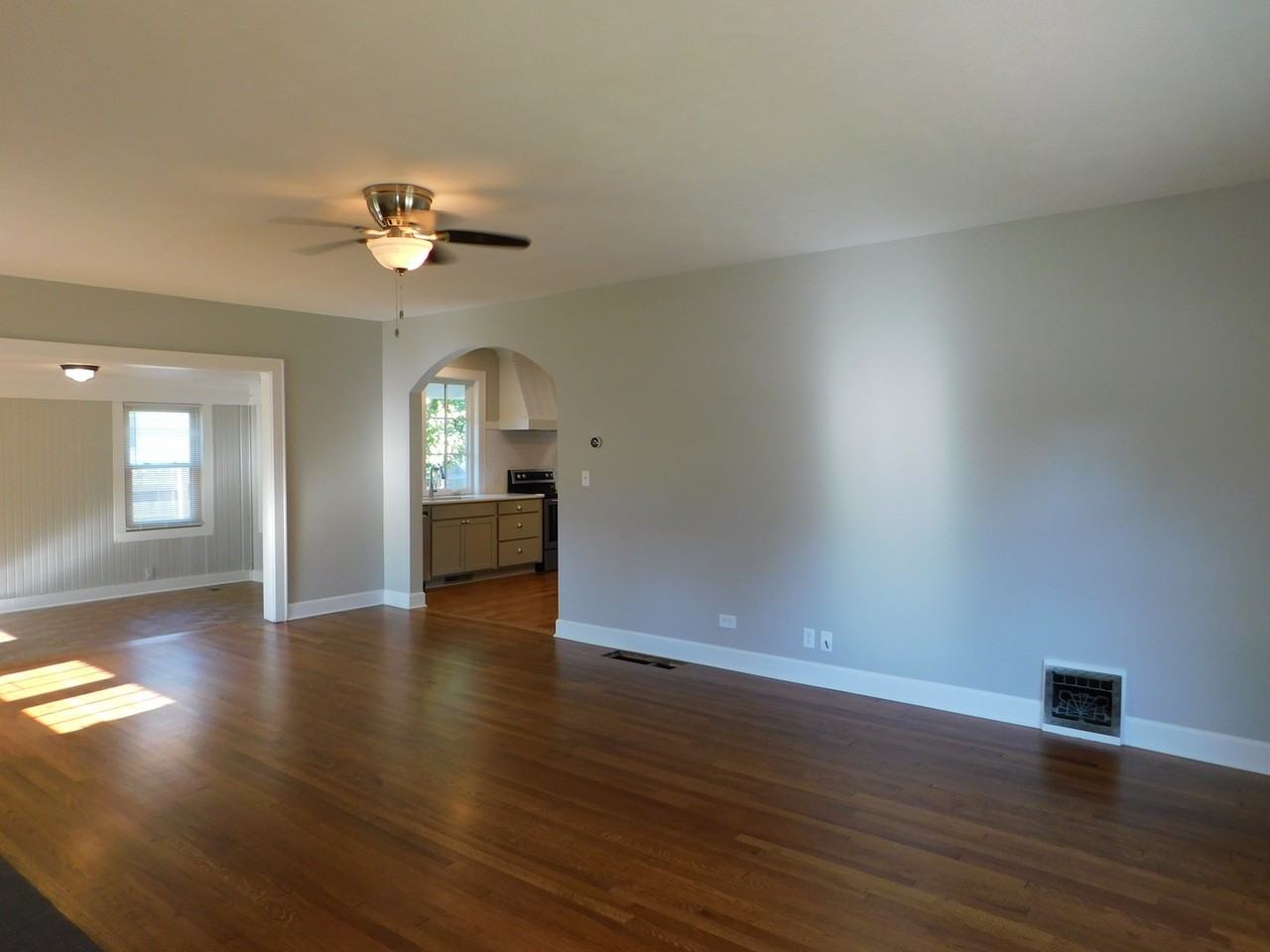 221 N Summit St - Photo 3 of 43