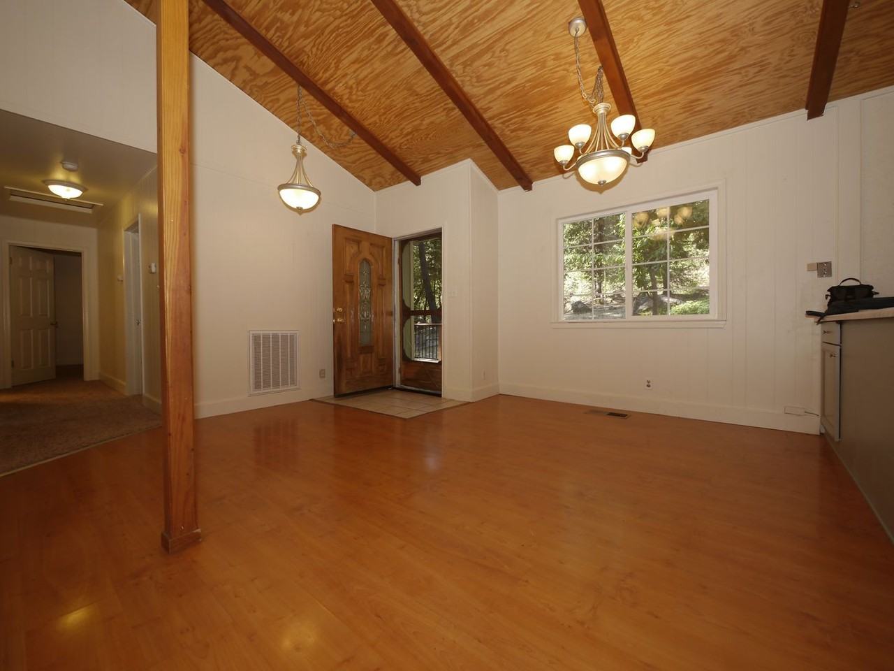 16686 Silver Dr S - Photo 2 of 12