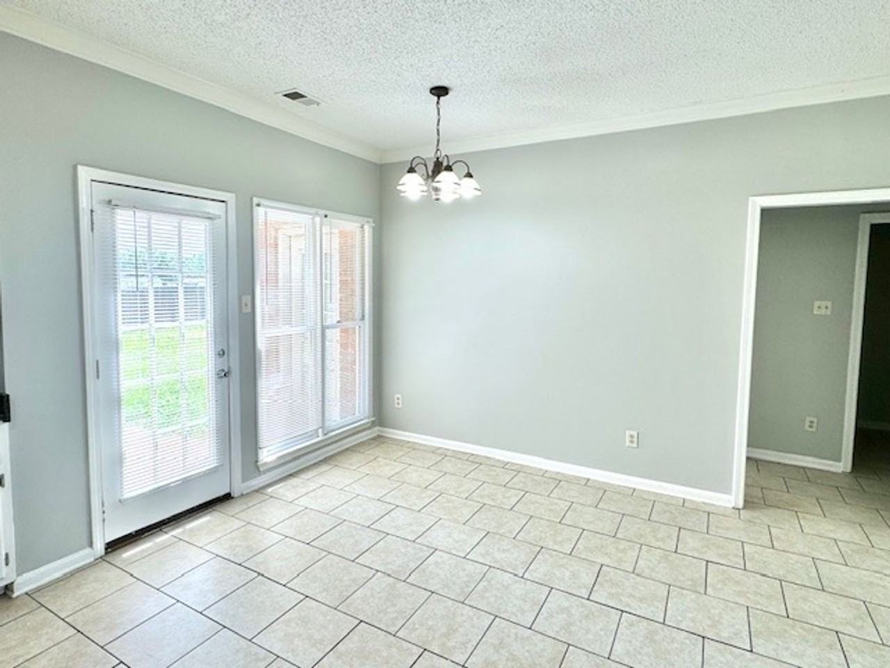 2373 Meadow Ridge Dr - Photo 6 of 14