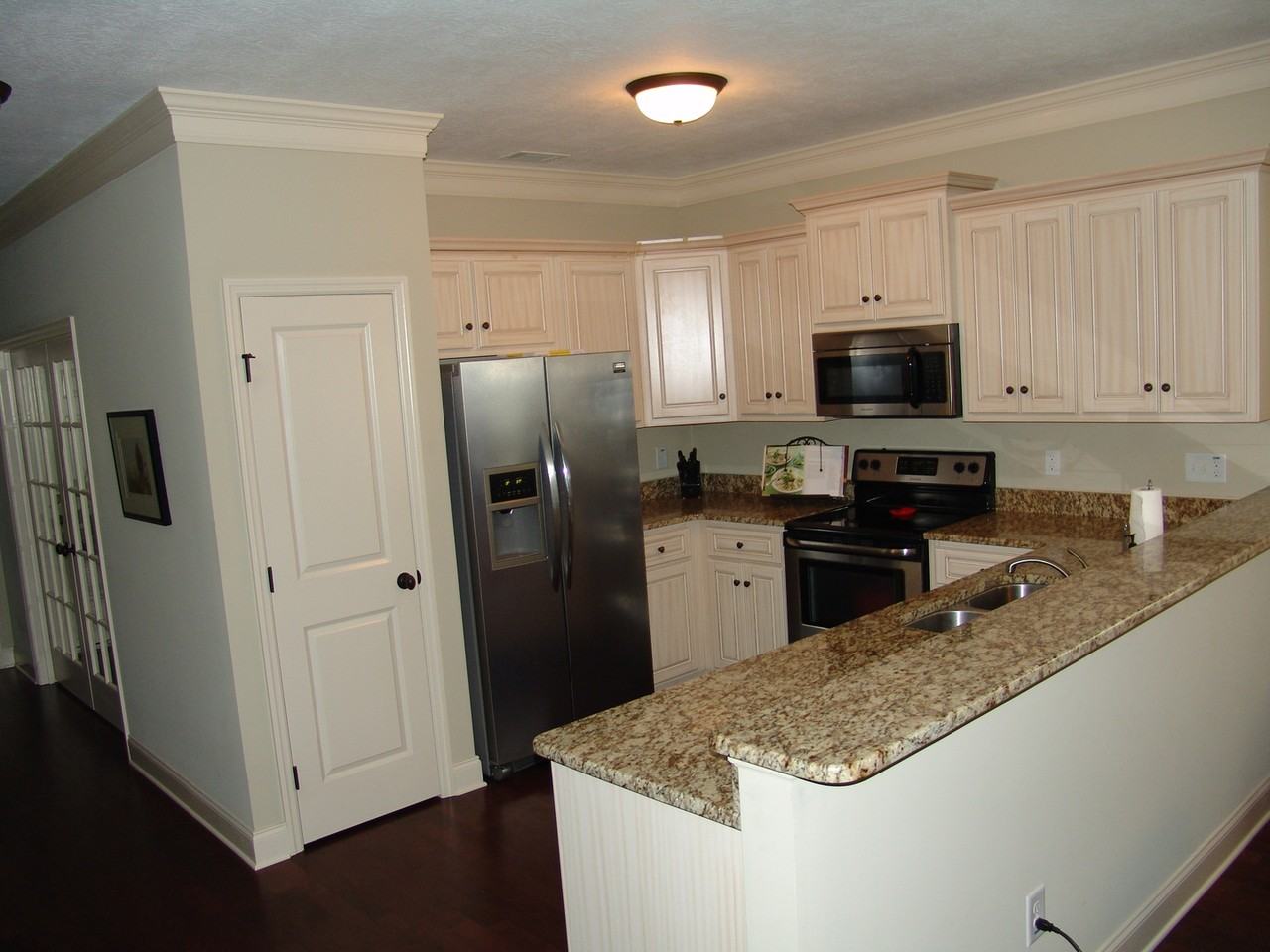 1038 Barrett Dr - Photo 4 of 16