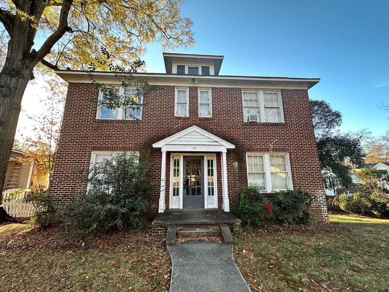 822 E Tremont Ave