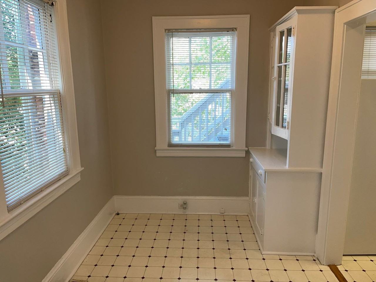 822 E Tremont Ave - Photo 4 of 8