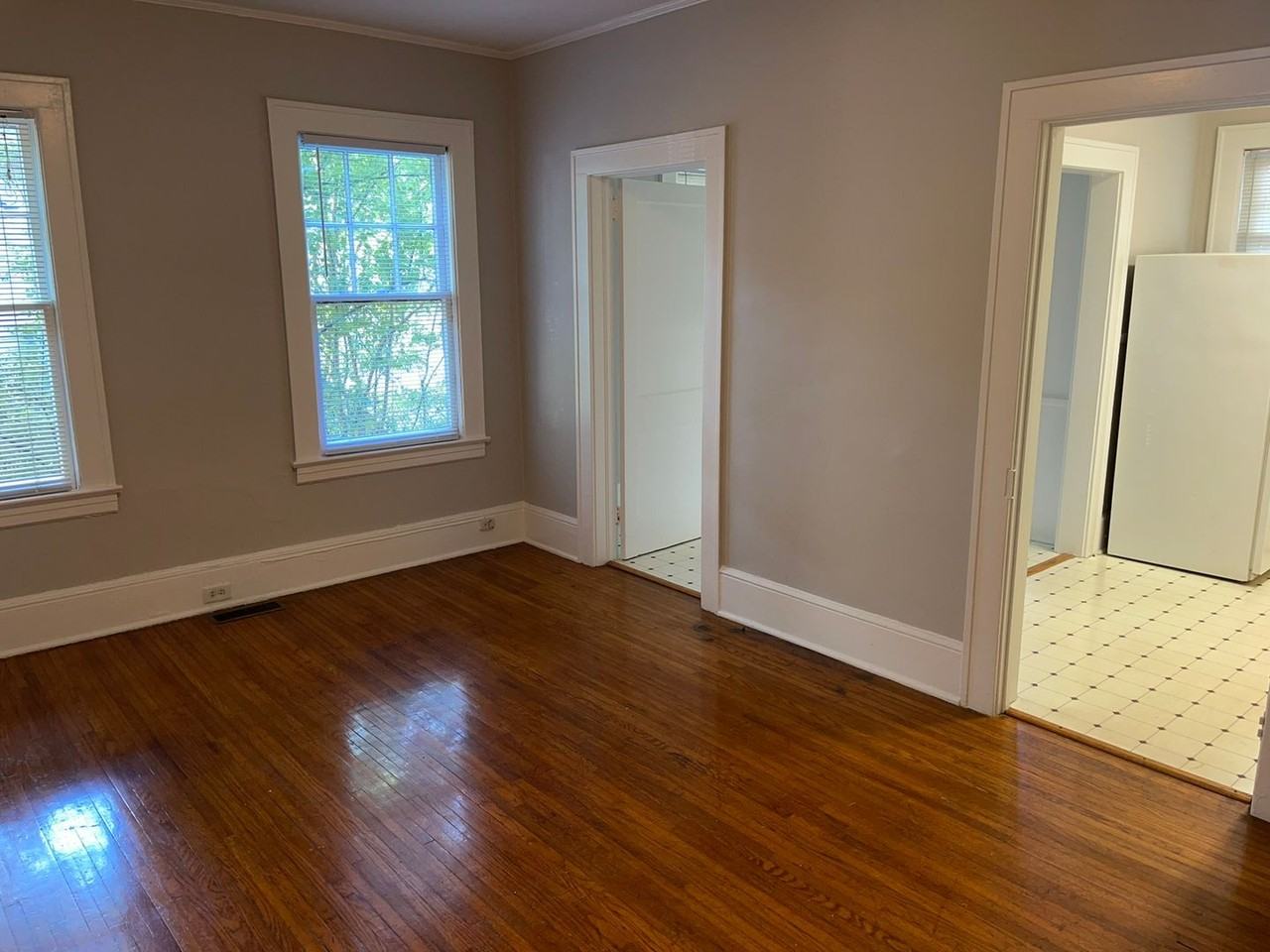 822 E Tremont Ave - Photo 5 of 8
