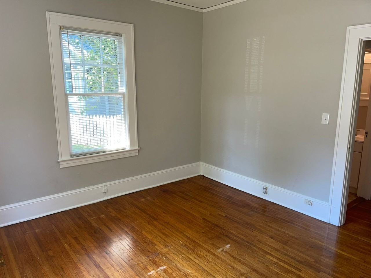 822 E Tremont Ave - Photo 6 of 8