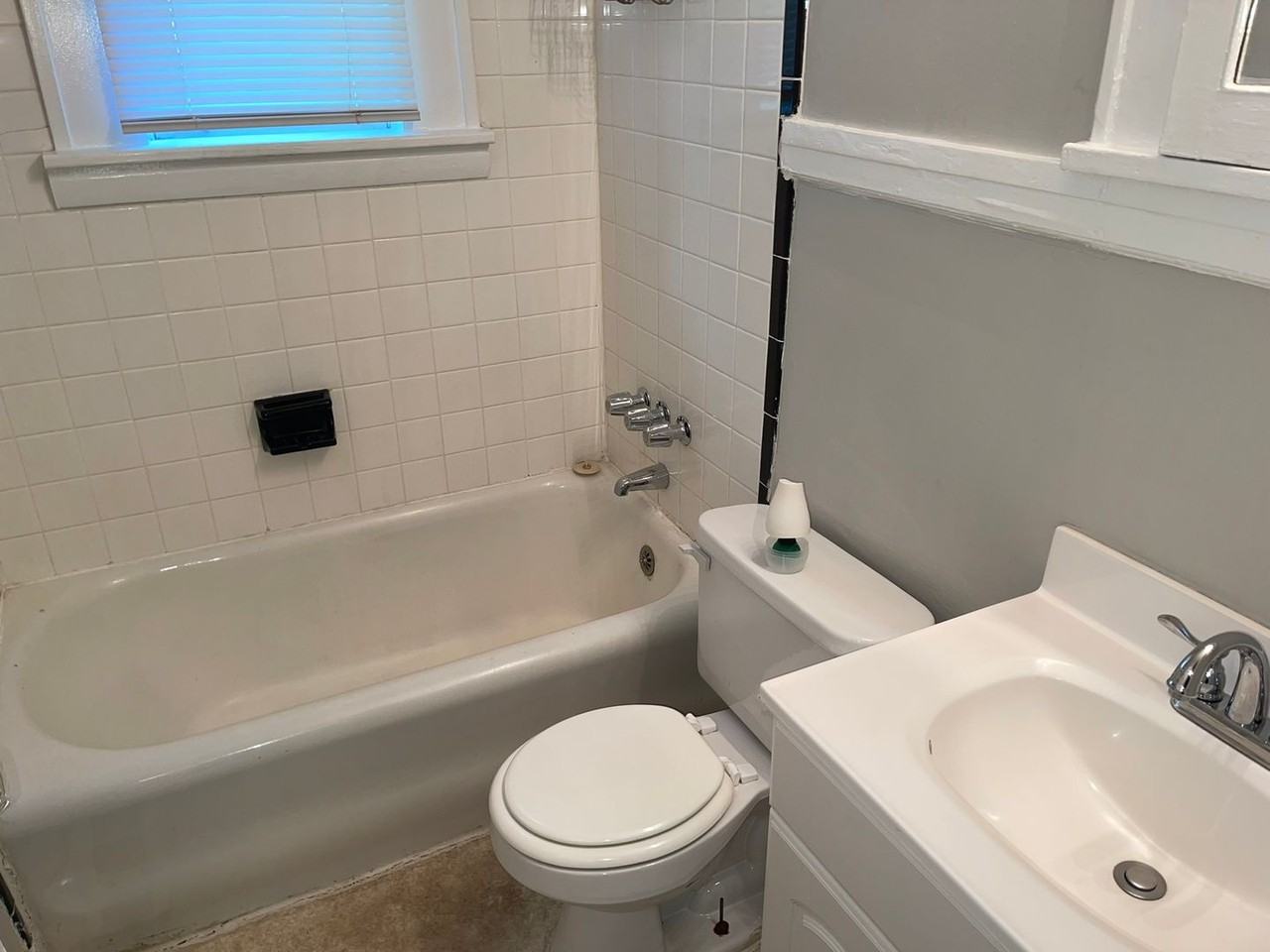 822 E Tremont Ave - Photo 7 of 8