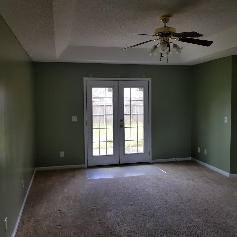 974 Yale Ct - Photo 2 of 11