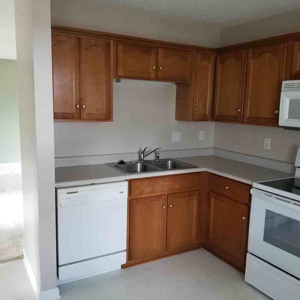 974 Yale Ct - Photo 3 of 11
