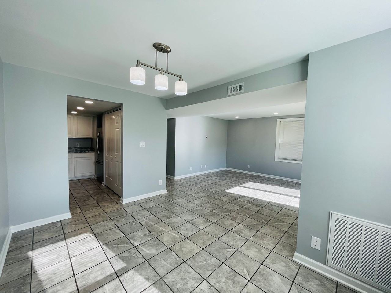 202 Chesterfield Ln - Photo 2 of 20