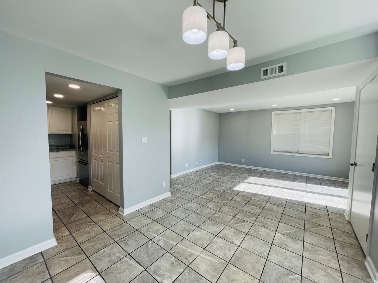 202 Chesterfield Ln - Photo 4 of 20