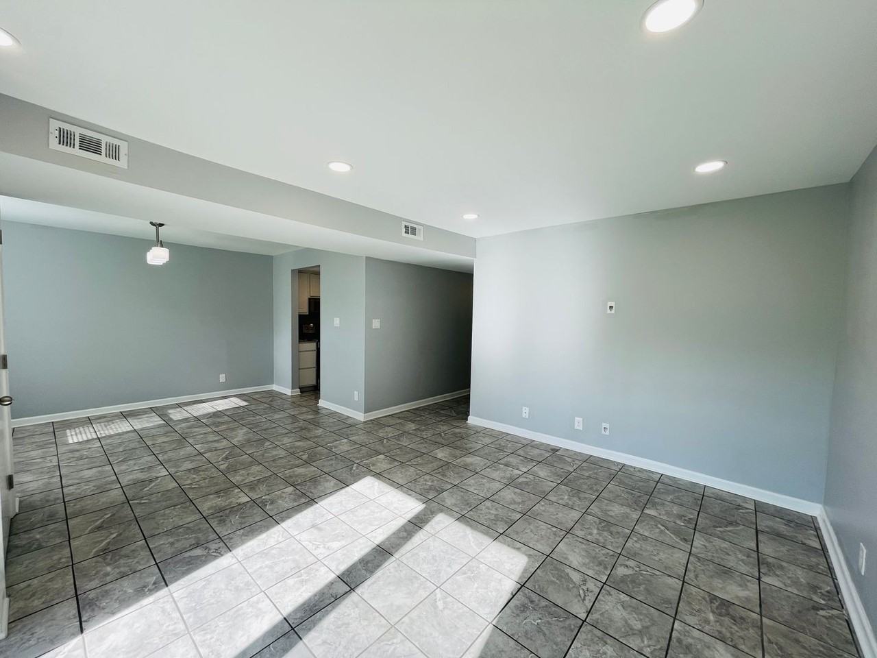 202 Chesterfield Ln - Photo 6 of 20