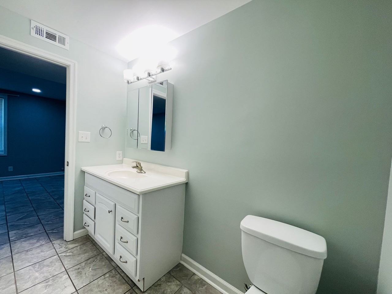 202 Chesterfield Ln - Photo 5 of 20