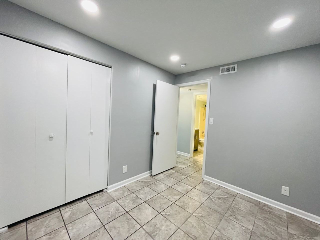 202 Chesterfield Ln - Photo 7 of 20