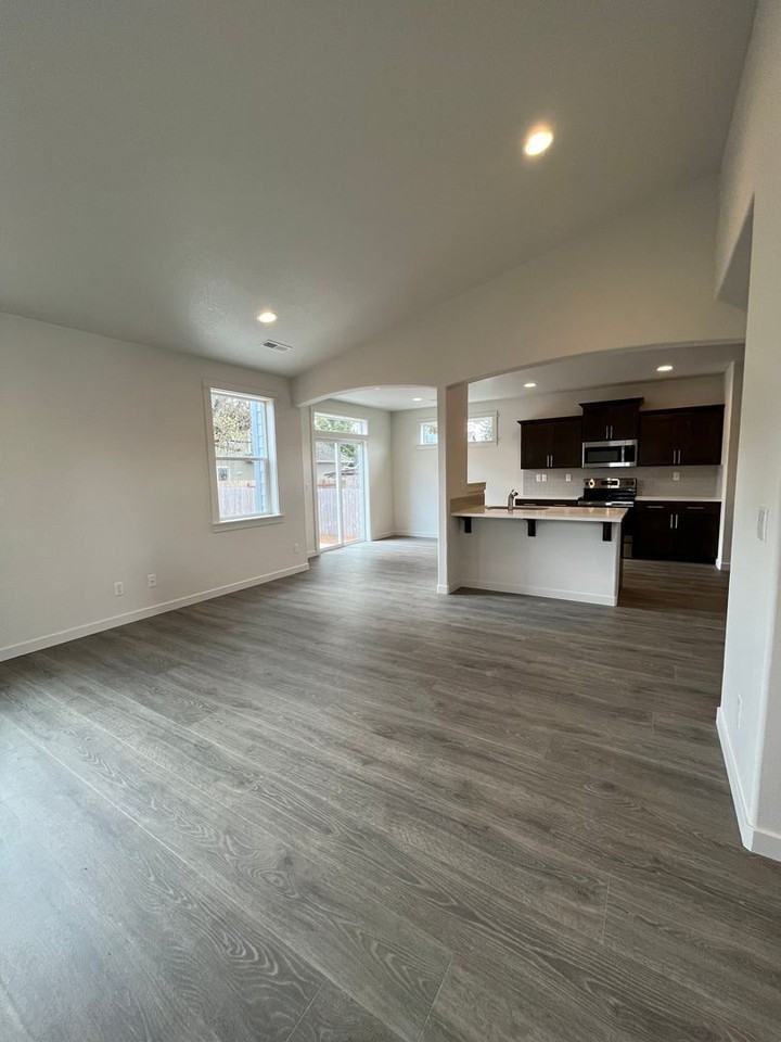 1683 Dotie Dr - Photo 4 of 17