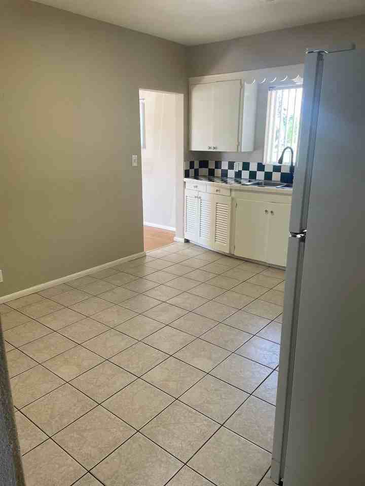 239 W Virginia St - Photo 3 of 6