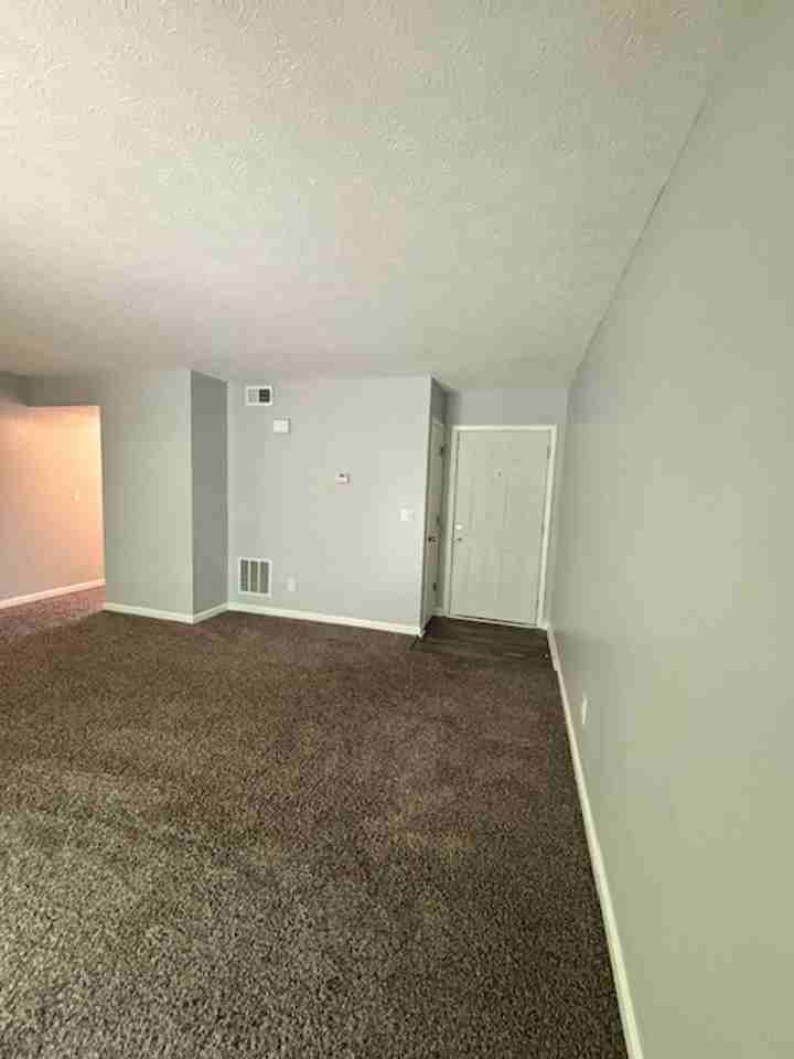 1590 Illinois Rd - Photo 3 of 10